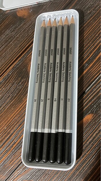 Derwent academy eskiz kalemi 6 lı metal kutu