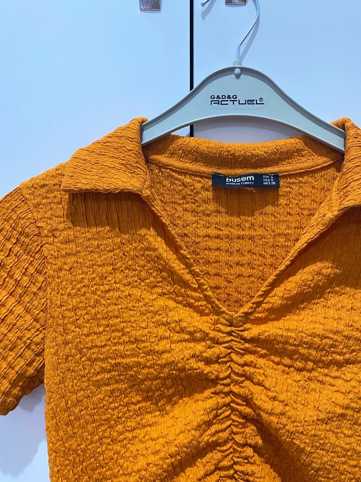 Turuncu V Yakalı Kısa Kollu Triko Bluz - Görsel 2