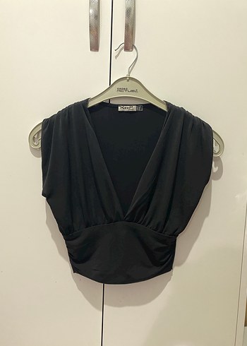 Siyah Drapeli V Yaka Kolsuz Mini Bluz - Görsel 2
