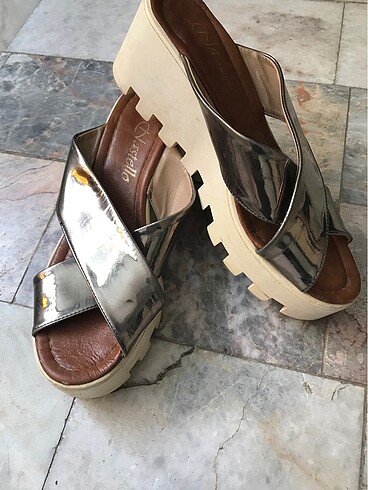 Zara Dolgu Topuk Terlik