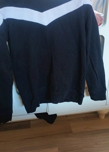 Düğmeli Siyah V Yaka Sweatshirt - Görsel 3