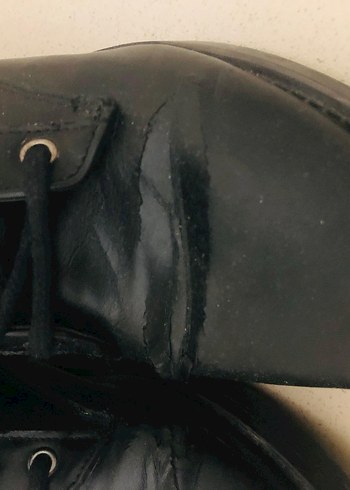 Siyah Parlak Deri Bağcıklı Blok Topuklu Bot - Görsel 10