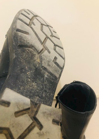 Siyah Parlak Deri Bağcıklı Blok Topuklu Bot - Görsel 9