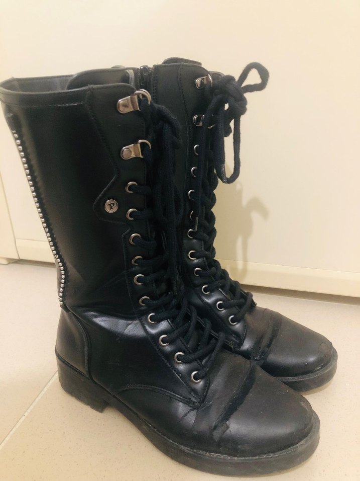 Siyah Parlak Deri Bağcıklı Blok Topuklu Bot - Görsel 2