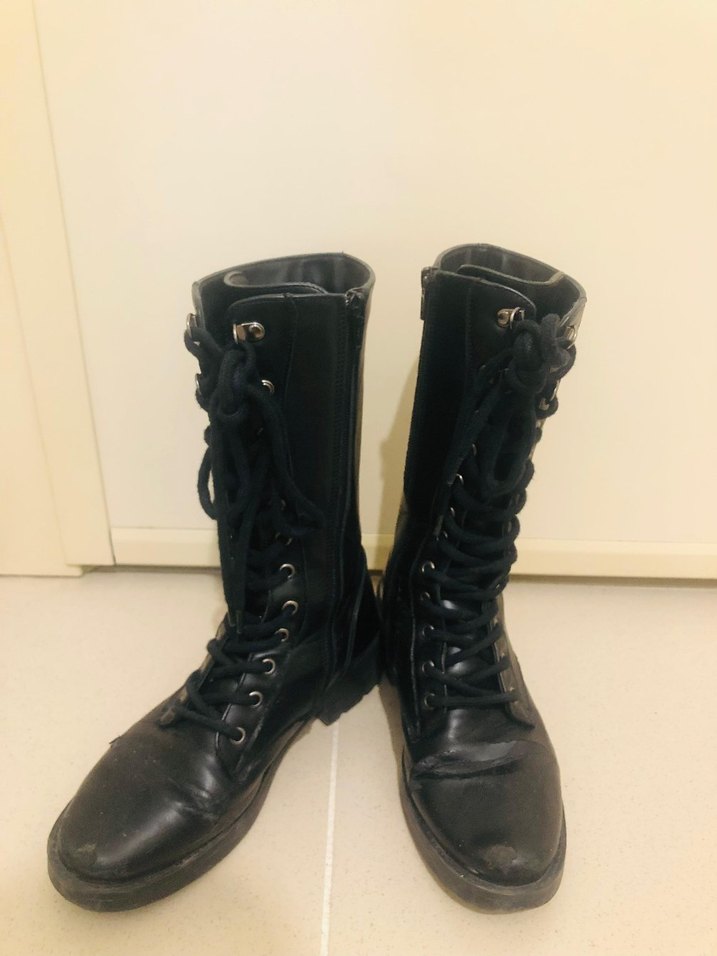 Siyah Parlak Deri Bağcıklı Blok Topuklu Bot - Görsel 5