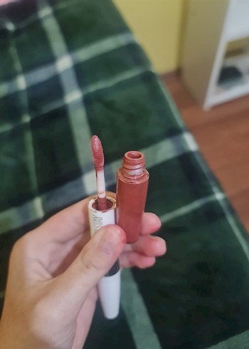 Maybelline SuperStay Parlak Kırmızı Ruj - Görsel 4