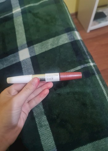 Maybelline SuperStay Parlak Kırmızı Ruj - Görsel 2