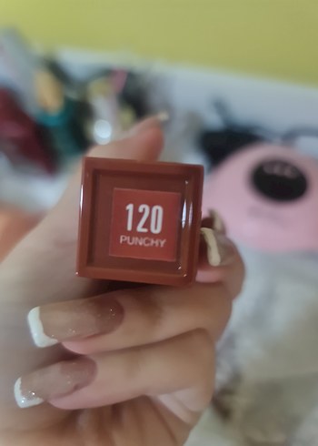 Maybelline SuperStay Vinil Kırmızı Ruj - Görsel 4