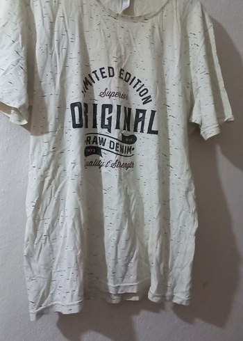 erkek tşört yaka kısmı hafif sararmış gibi ama belli bile olmyor - Görsel 2