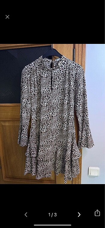 Mango sırt ve göğüs detaylı leopar elbise