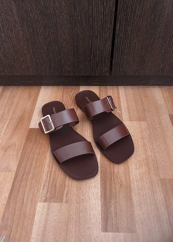 Kahverengi Tokalı Suni Deri Kadın Terlik - Görsel 3