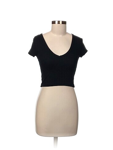 Pull and Bear T-shirt %70 İndirimli.