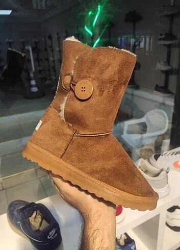 UGG kadın bot