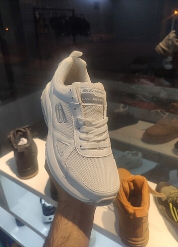 Skechers lite-weight 