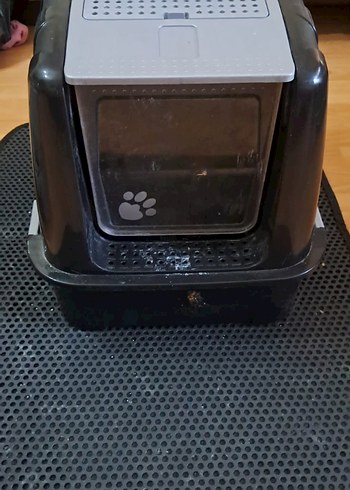 Kara Kapaklı Kedi Tuvalet Kabı