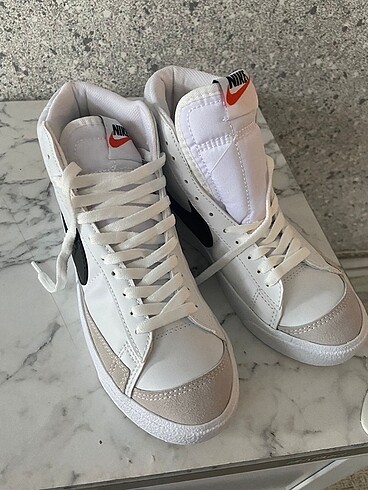 37 Nike