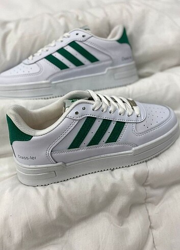 Adidas spor ayakkabı uygun fiyata kaçmaz tüm numaralar mevcuttur