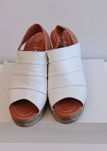 Diğer Beyaz Pileli Dolgu Topuklu Kadın Sandalet