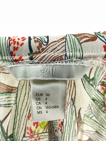 36 Beden çeşitli Renk H&M Mini Şort %70 İndirimli.