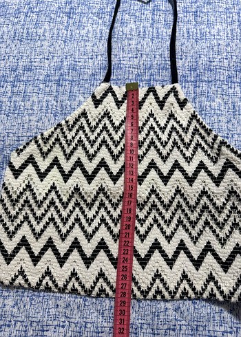 Crop halter yaka zigzag desen triko - Görsel 9