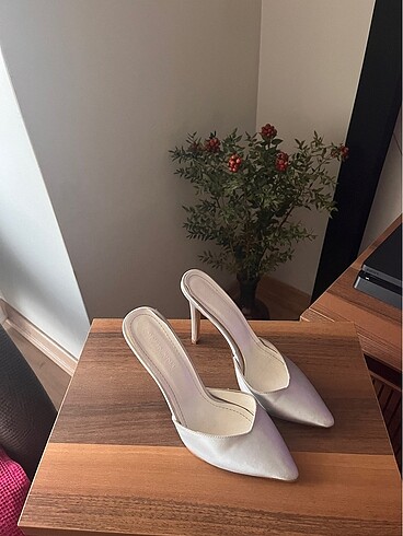 Diğer Stiletto Saten Terlik