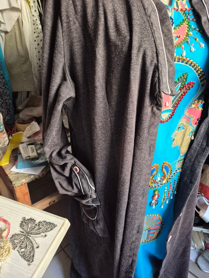 Gri Uzun Düğmeli Hamile Hırkası - Görsel 4