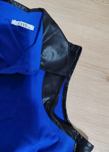 Düğmeli Kolsuz Parlak Mavi Kadın Gömlek - Görsel 3