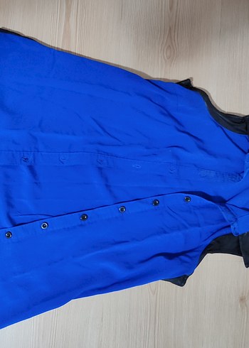 Düğmeli Kolsuz Parlak Mavi Kadın Gömlek - Görsel 4