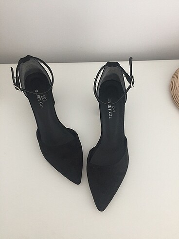 Diğer Topuklu sandalet 39 numaradır 6cm topuk boyu