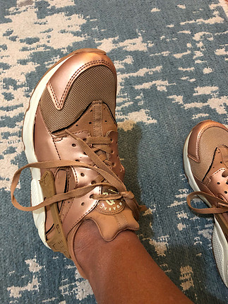 37 Beden Nike hurricane modeli bronz spor ayakkabı.