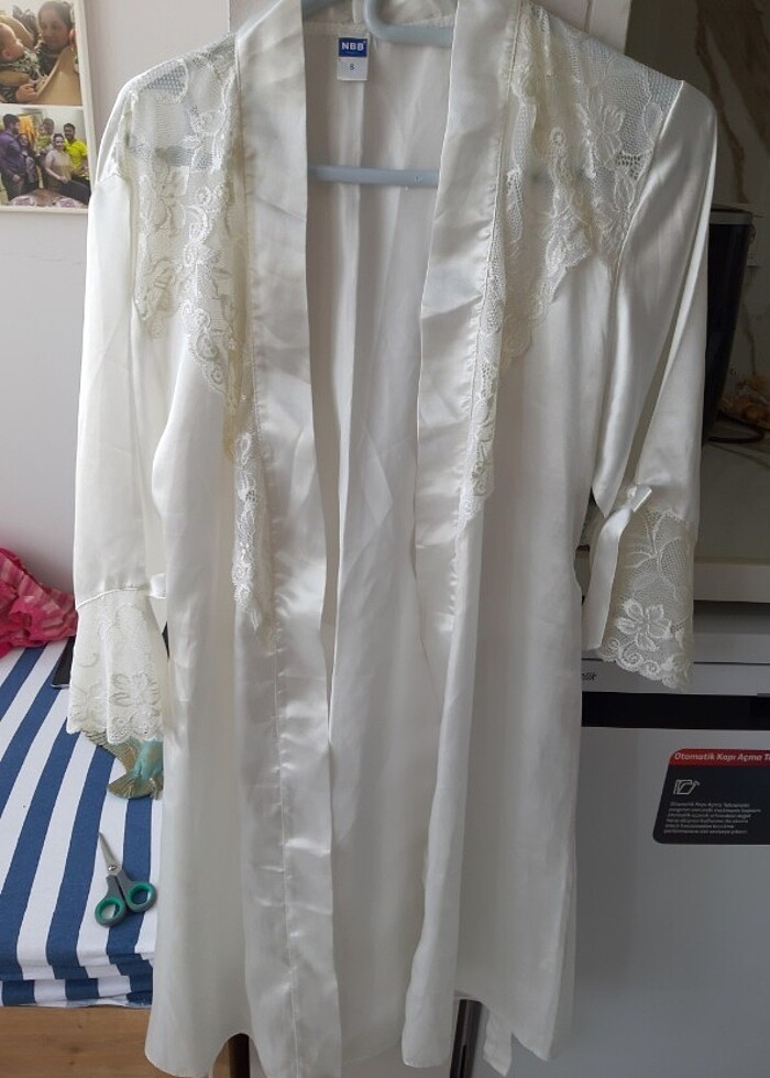 Saten dantel detayli sabahlik - Görsel 5