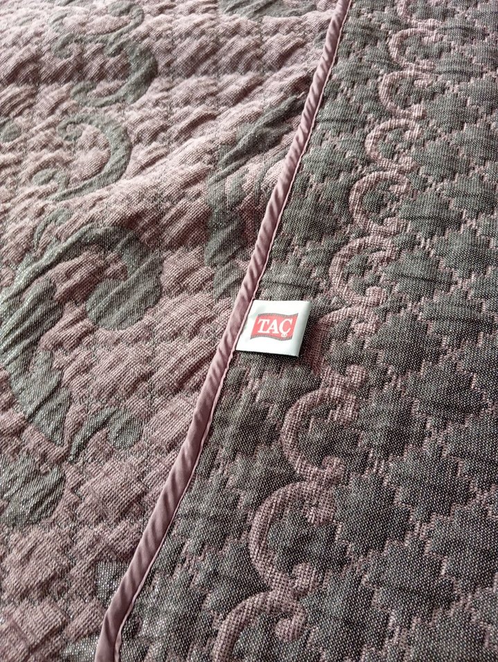 Taç Marka Simli Pastel Yatak Örtüsü - Görsel 3