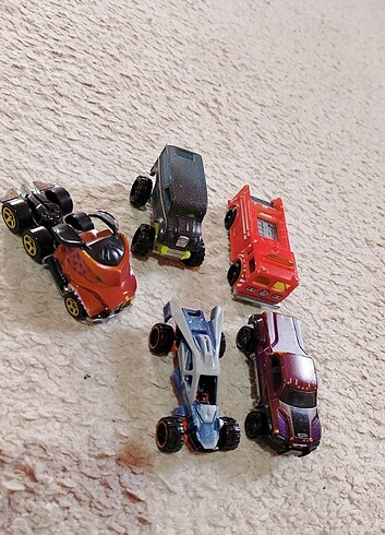  Hot Wheels araba koleksiyonu