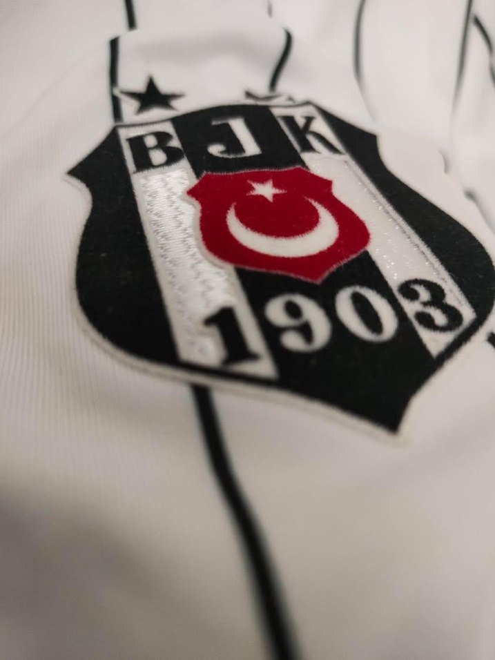 Beşiktaş Beyaz Çizgili Uzun Kollu V Yaka Forma ORJİNAL - Görsel 3