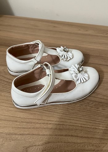 Kız Çocuk Beyaz Tokalı Babet Ayakkabı - Görsel 2