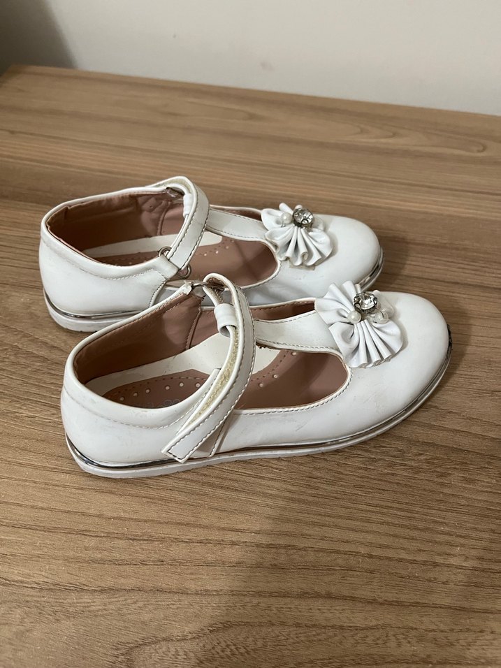 Kız Çocuk Beyaz Tokalı Babet Ayakkabı - Görsel 2