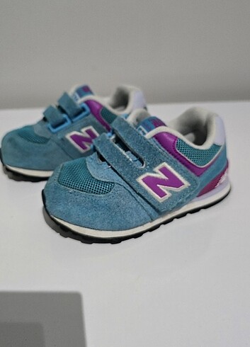 22 Beden New Balance spor ayakkabı