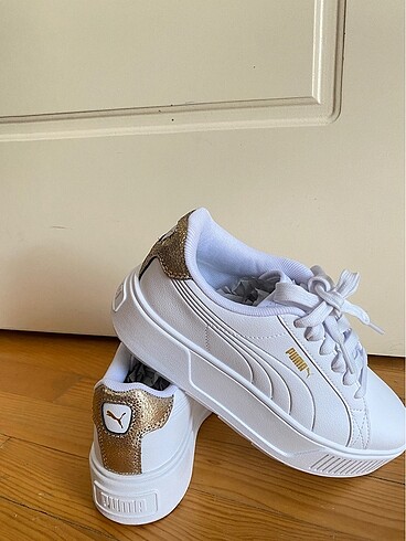 36 Beden beyaz Renk Karmen Metallic shine kadın spor ayakkabı orijinal Puma