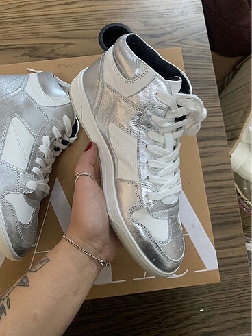 37 Beden Zara spor ayakkabı