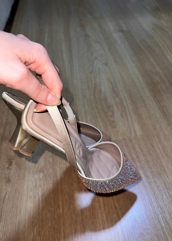 Beyaz Taş Detaylı Topuklu Ayakkabı - Görsel 7