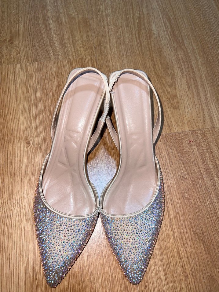 Beyaz Taş Detaylı Topuklu Ayakkabı - Görsel 4