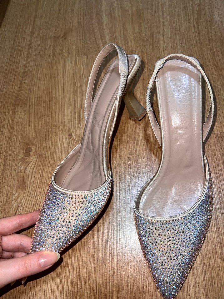 Beyaz Taş Detaylı Topuklu Ayakkabı - Görsel 5