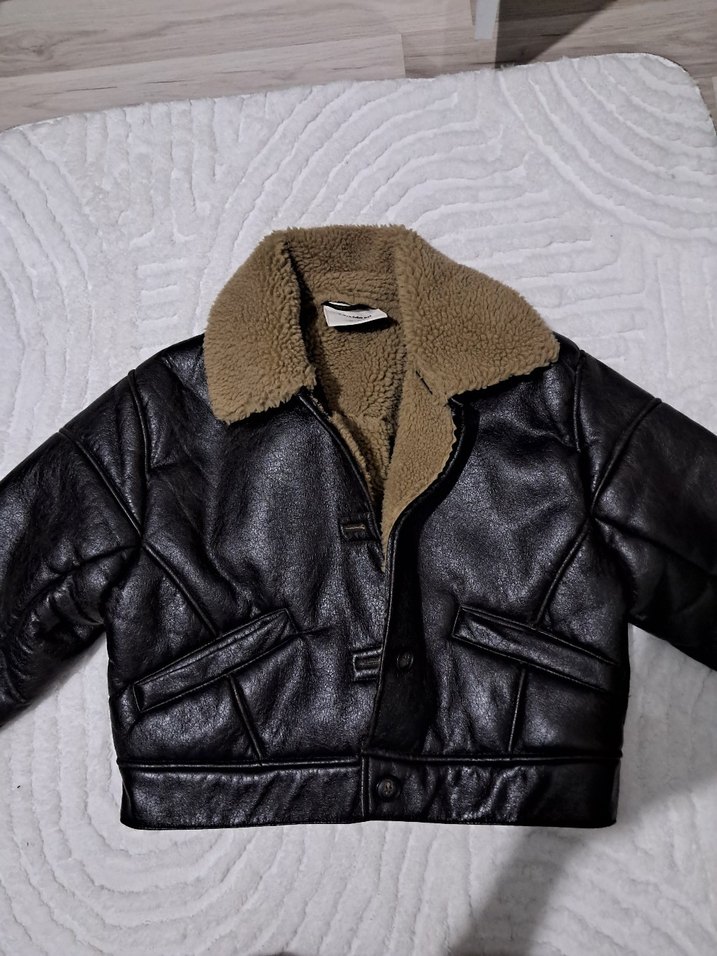 Kürk Detaylı Siyah Deri Kadın Ceket pull and bear - Görsel 2