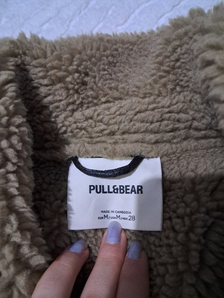 Kürk Detaylı Siyah Deri Kadın Ceket pull and bear - Görsel 4