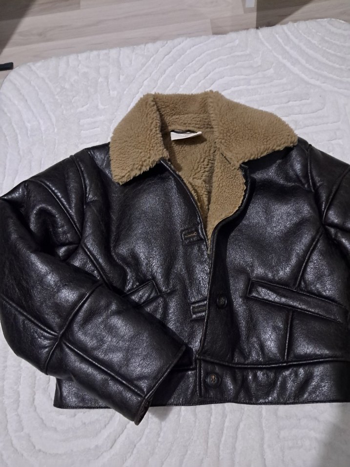 Kürk Detaylı Siyah Deri Kadın Ceket pull and bear - Görsel 5