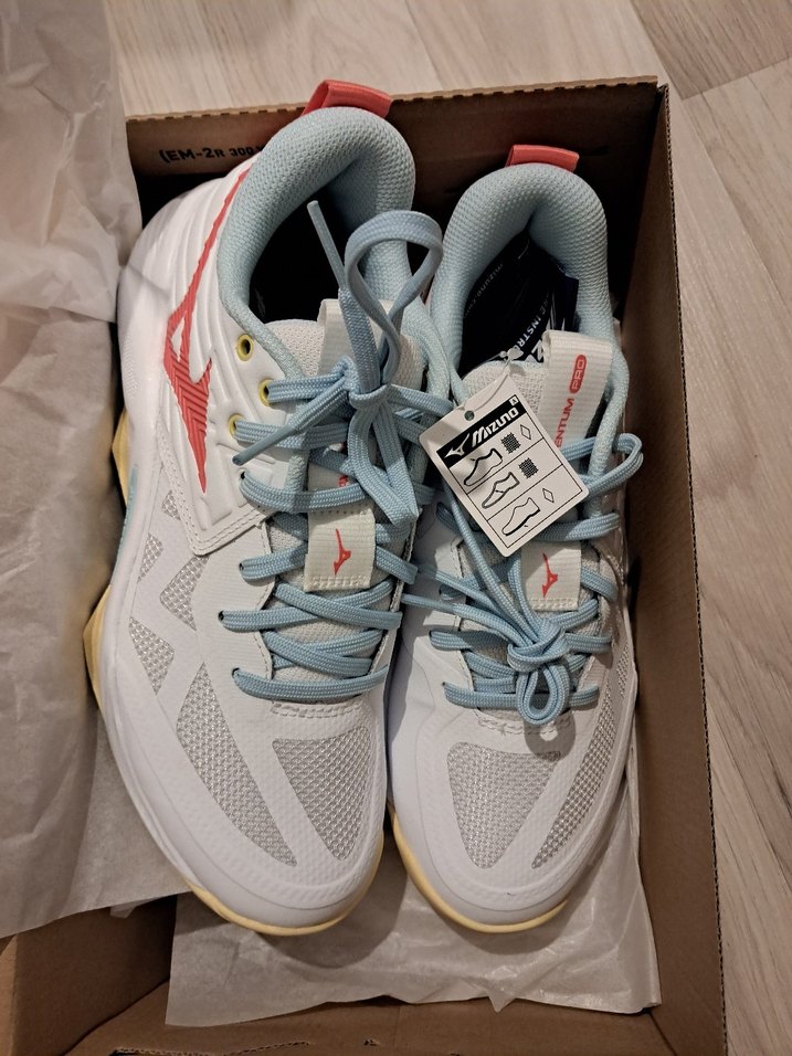 mizuno wave momentum pro voleybol ayakkabısı - Görsel 4