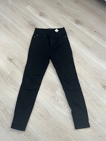 Simsiyah jean