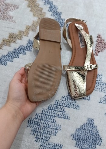 38 Beden Altın Renkli Blok Topuklu Kadın Sandalet