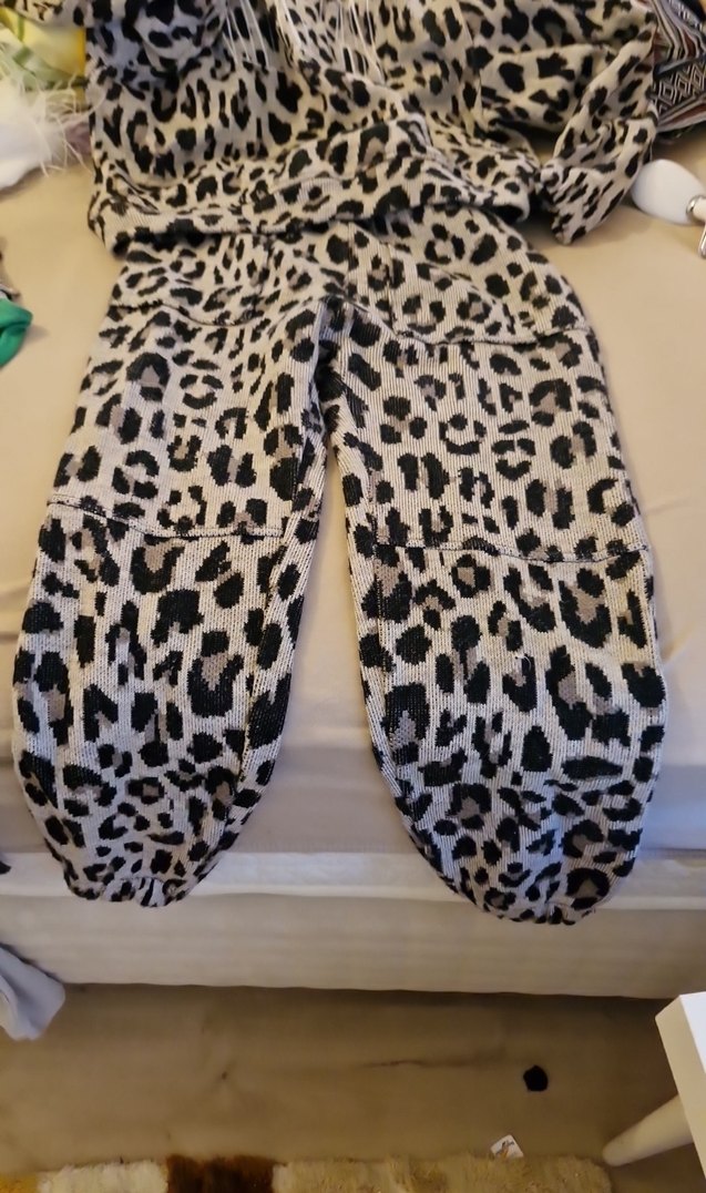 Leopar Desenli Kadın Kapüşonlu Sweatshirt ve alt pantolon - Görsel 3