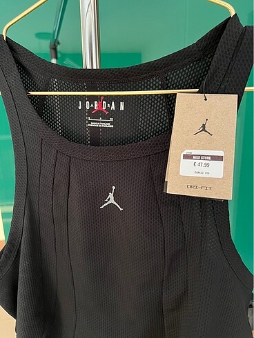 Nike Jordan etiketli